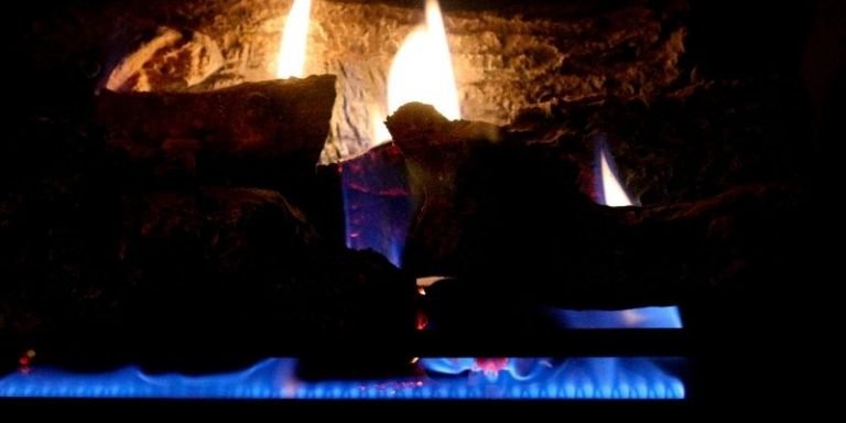 Why Gas Fireplaces Have a Blue Flame (& Can It Be Changed)? Fireplace